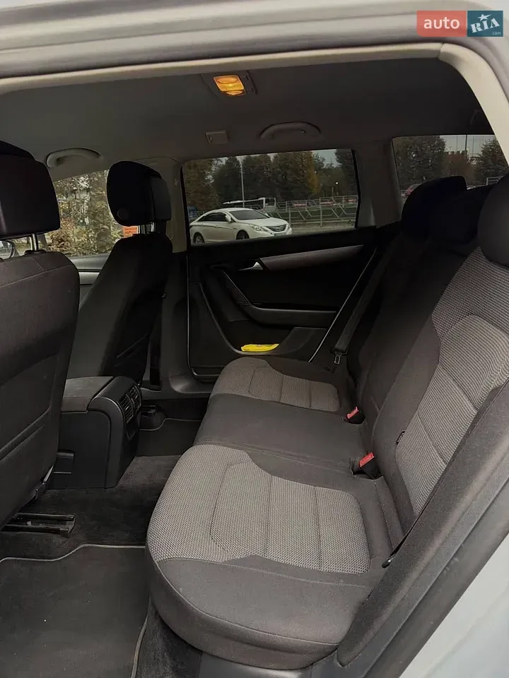 Volkswagen Passat 2012 photo 3