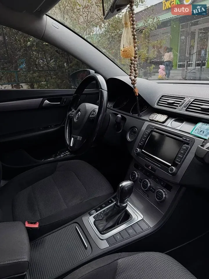 Volkswagen Passat 2012 photo 5