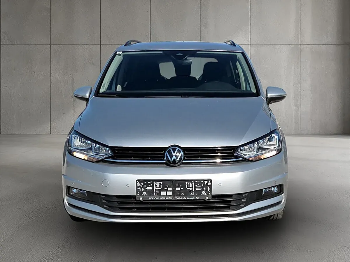 Volkswagen Touran 2023 photo 2