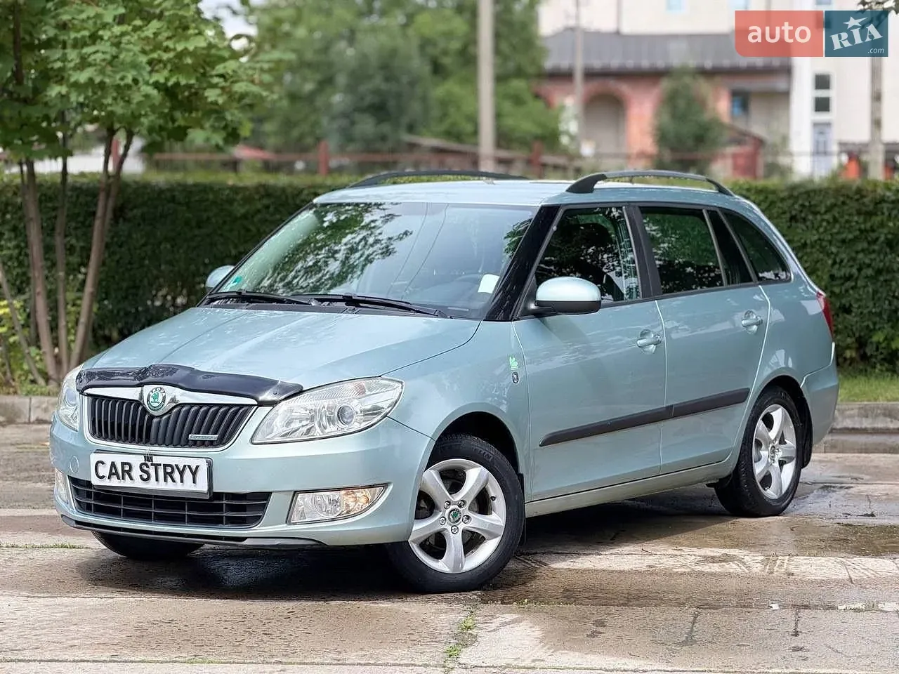 Skoda Fabia 2011 photo 2