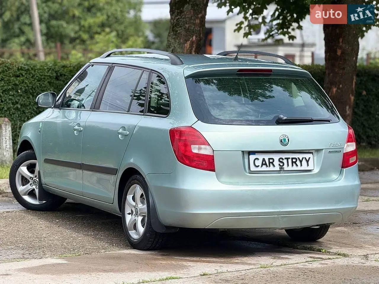 Skoda Fabia 2011 photo 3