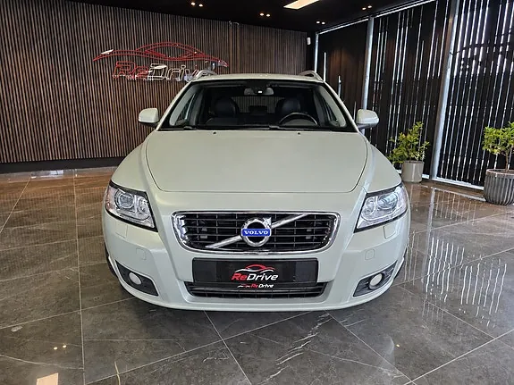 Volvo V50 2011 photo 2