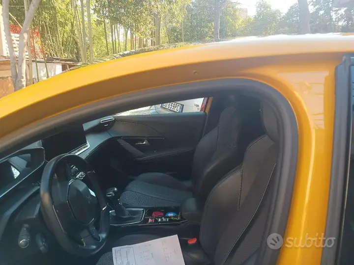 Peugeot 208 2022 photo 3