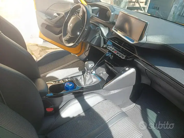 Peugeot 208 2022 photo 2