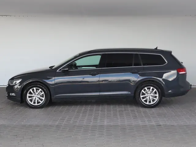 Volkswagen Passat Variant 2017 photo 2