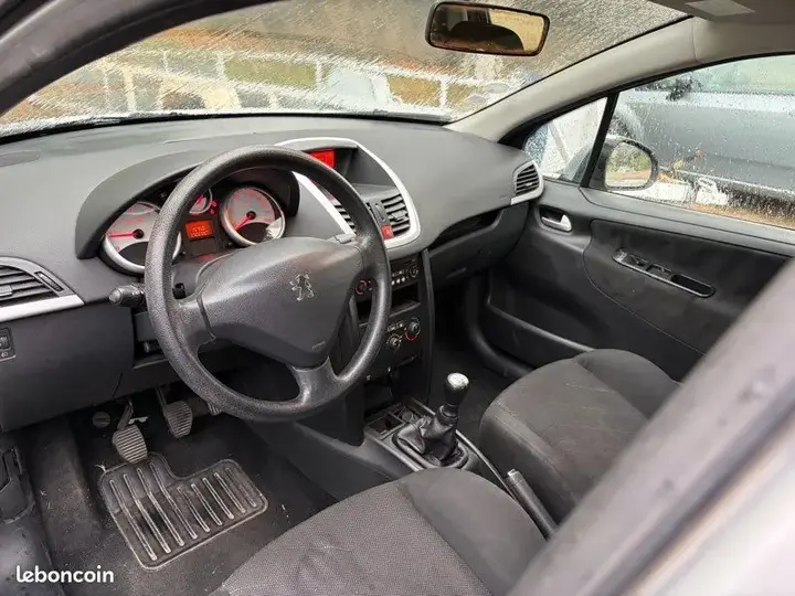 Peugeot 207 2010 photo 4