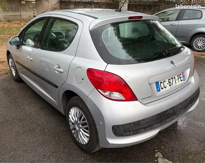 Peugeot 207 2010 photo 5