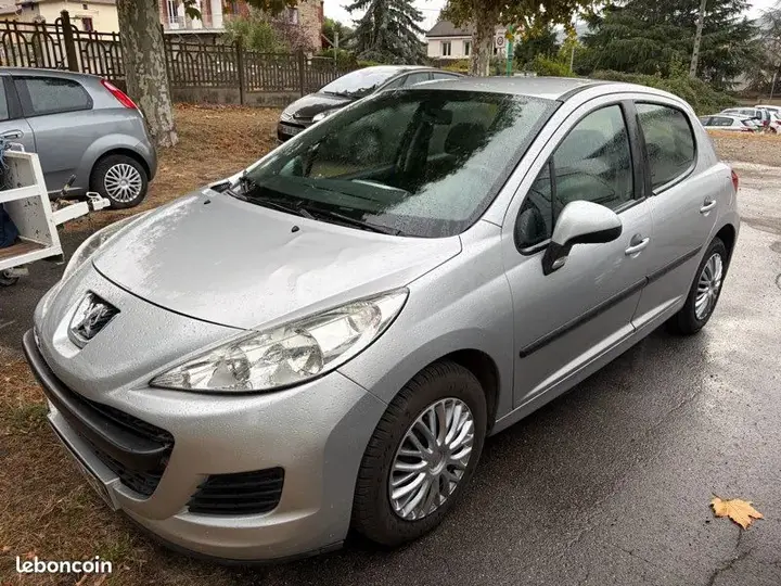 Peugeot 207 2010 photo 3