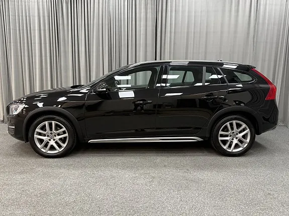 Volvo V60 Cross Country 2017 photo 2