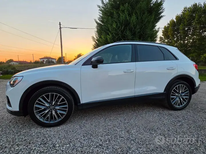 Audi Q3 2022 photo 2