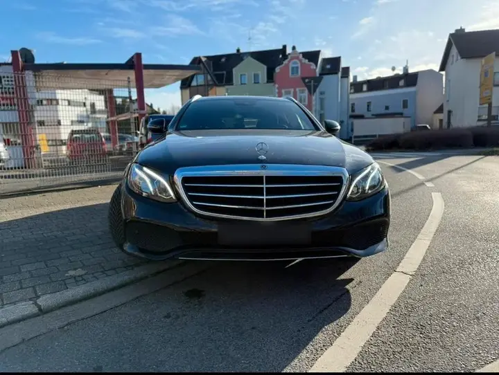 Mercedes-Benz E 200D