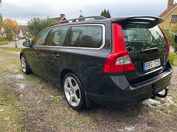 Volvo V70 2010 photo 2