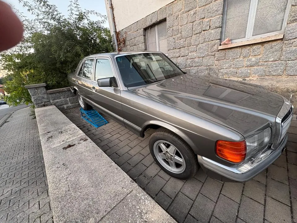 Mercedes-Benz W126