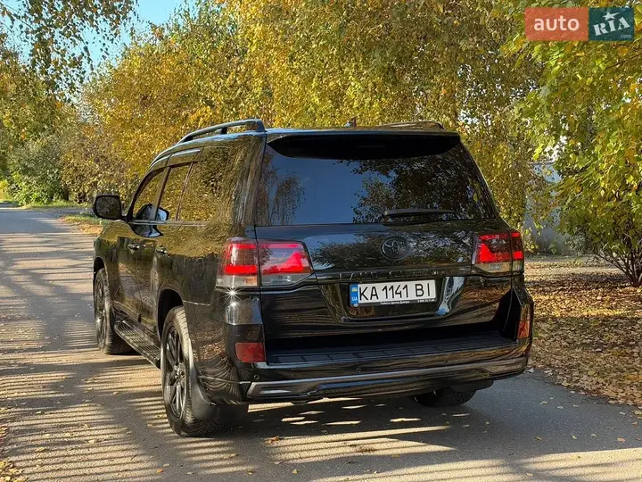 Toyota Land Cruiser 2017 photo 5