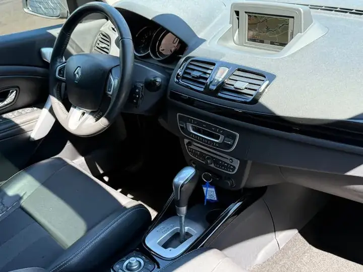 Renault Megane 2012 photo 2