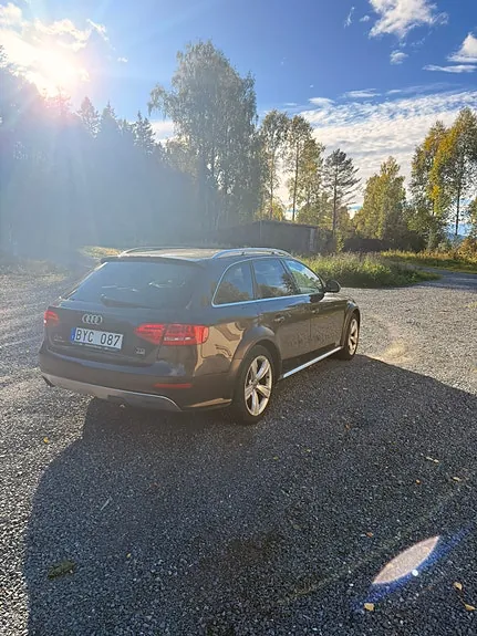 Audi A4 Allroad 2011 photo 2