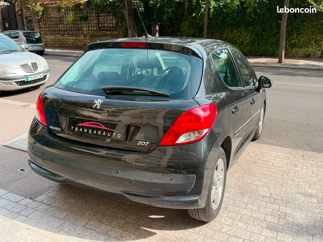 Peugeot 207 2011 photo 3