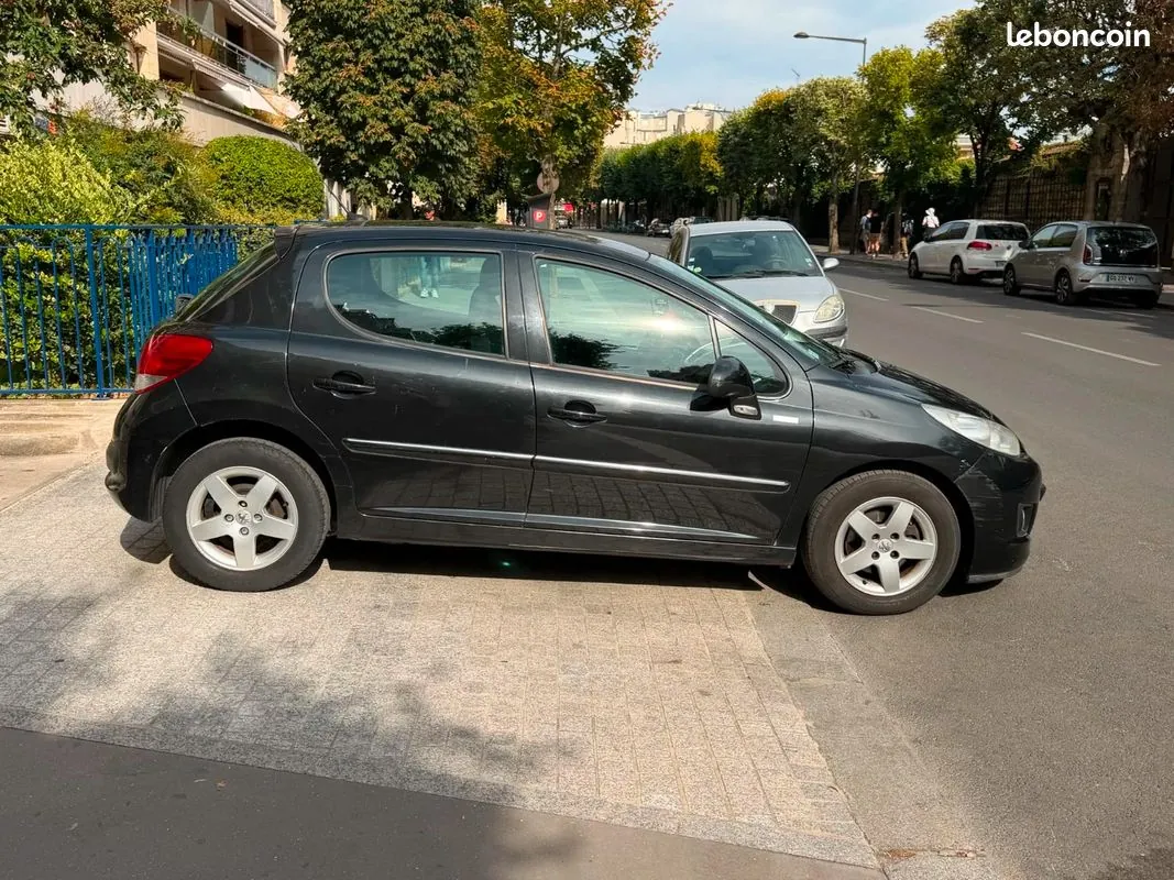 Peugeot 207 2011 photo 2