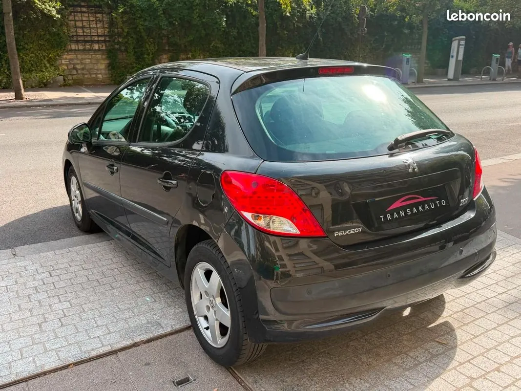 Peugeot 207 2011 photo 5