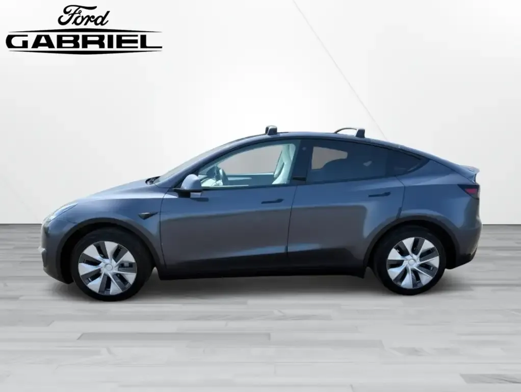 Tesla Model Y 2023 photo 2
