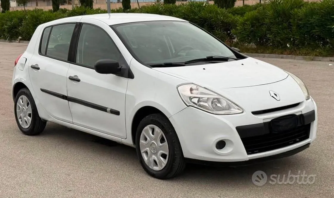 Renault Clio 2012 photo 2