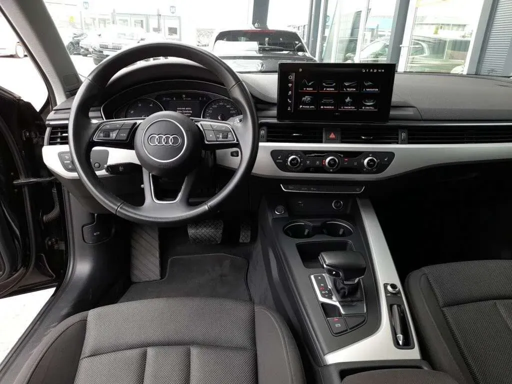 Audi A4 2022 photo 3