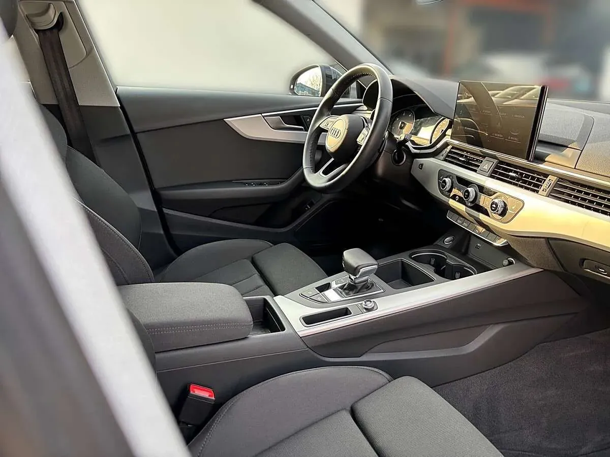 Audi A4 2022 photo 2