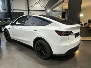 Tesla Model Y 2023 photo 2