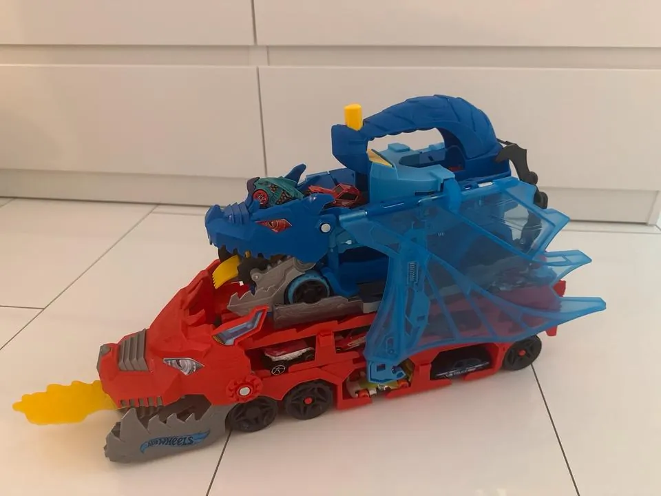 Hot Wheels Dino Bahn