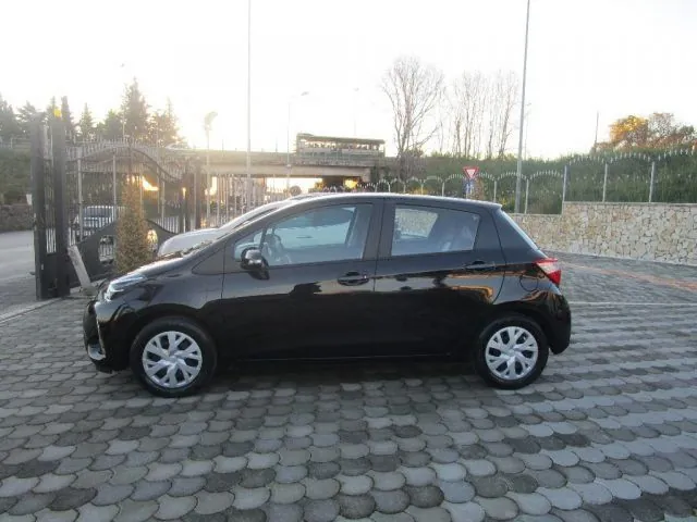 Toyota Yaris 2018 photo 2