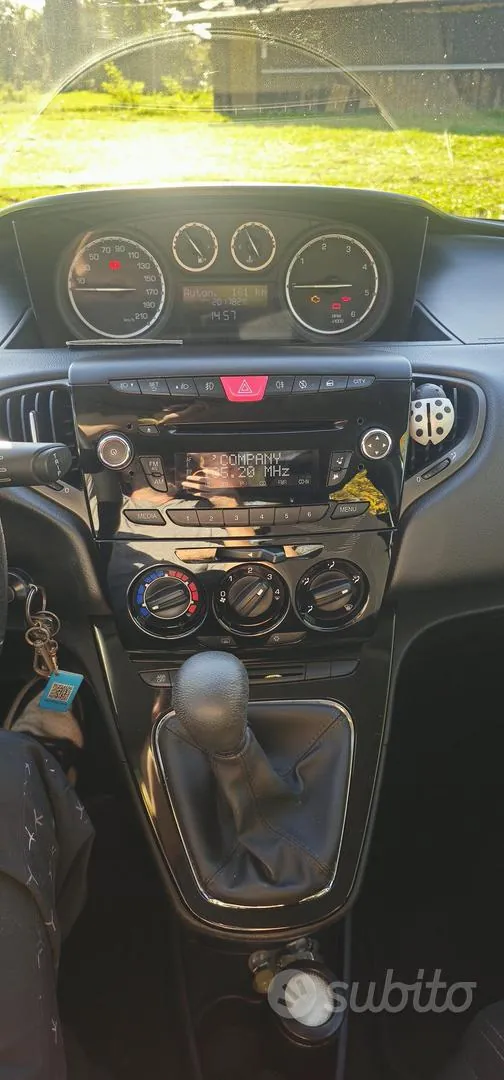 Lancia Ypsilon 2011 photo 5