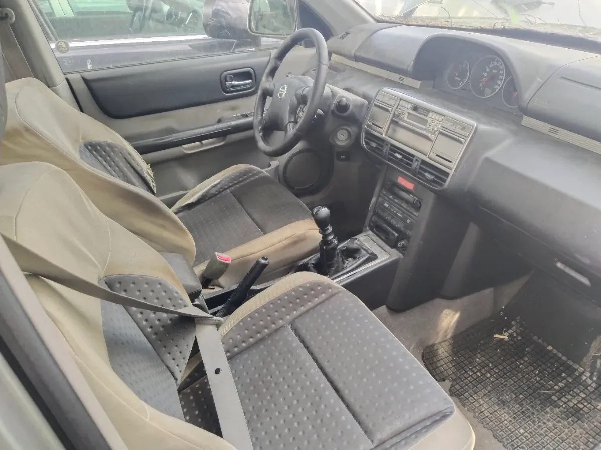 Nissan X-Trail 2003 photo 2
