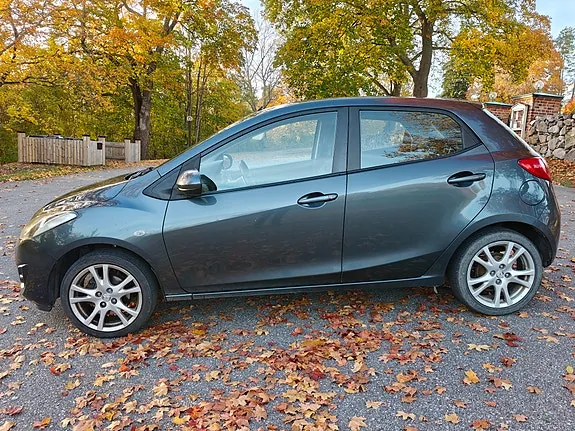 Mazda 2 2011 photo 4