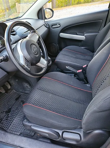 Mazda 2 2011 photo 5