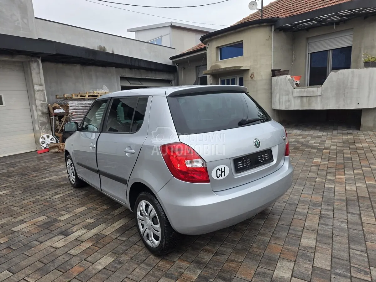 Skoda Fabia 2011 photo 4