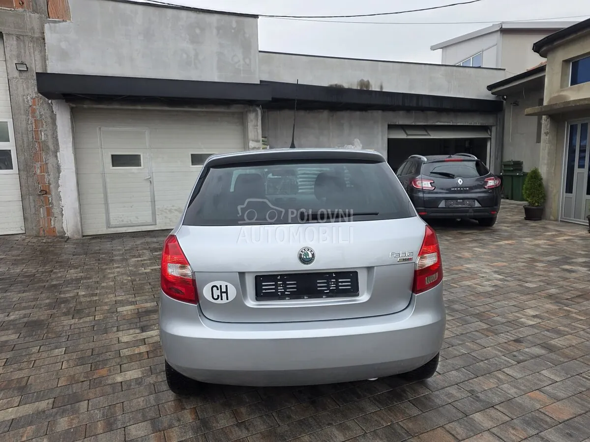 Skoda Fabia 2011 photo 5