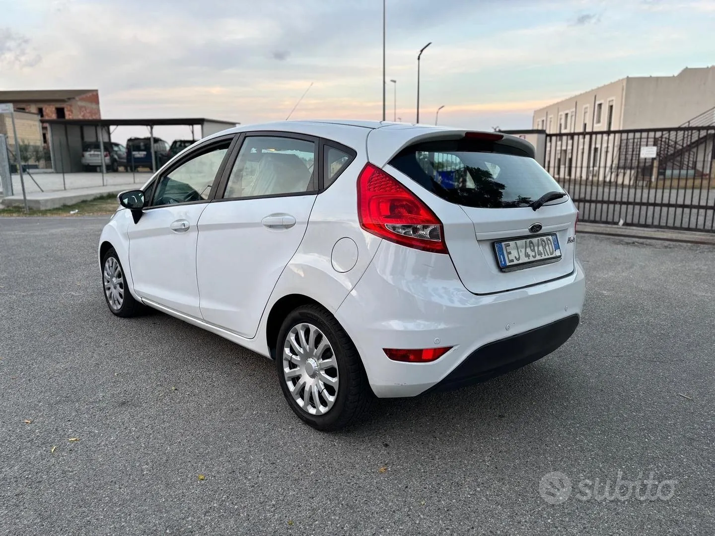 Ford Fiesta 2011 photo 3