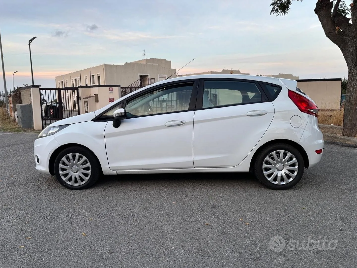 Ford Fiesta 2011 photo 4