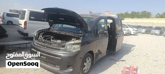 Toyota Voxy 2011 photo 3