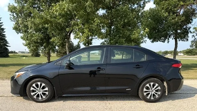 Toyota Corolla 2023 photo 2