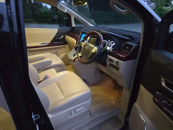 Toyota Vellfire 2023 photo 4