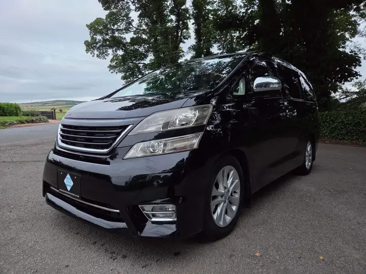 Toyota Vellfire 2023 photo 2