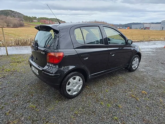 Toyota Yaris 2004 photo 4