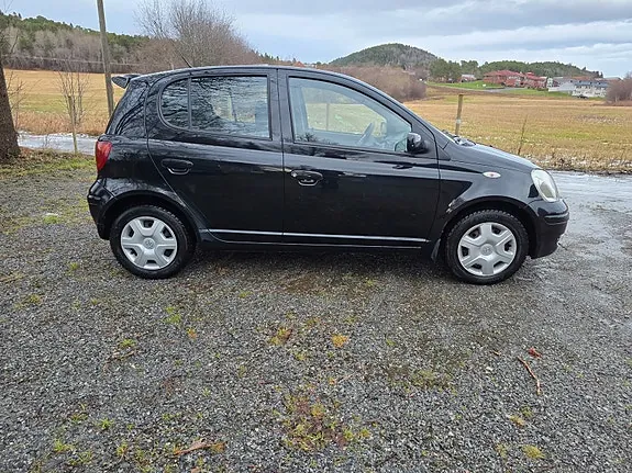 Toyota Yaris 2004 photo 3