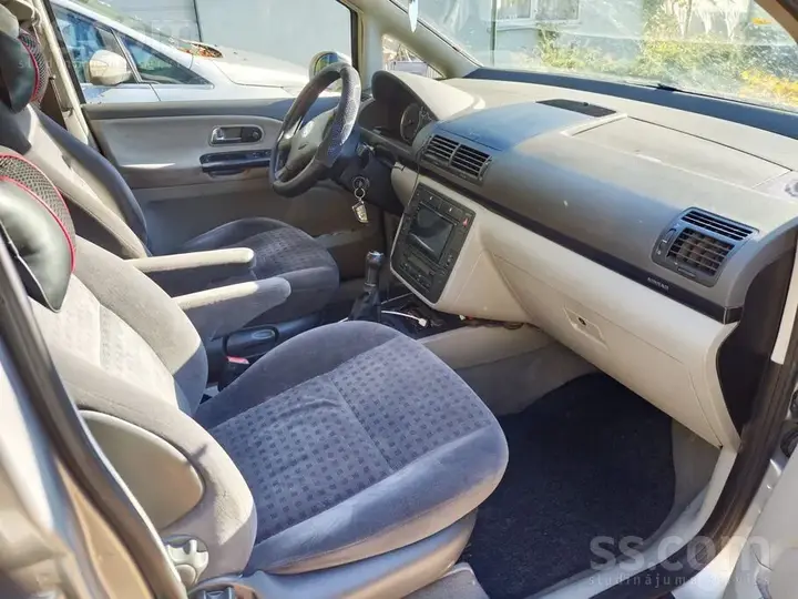Volkswagen Sharan 2009 photo 3