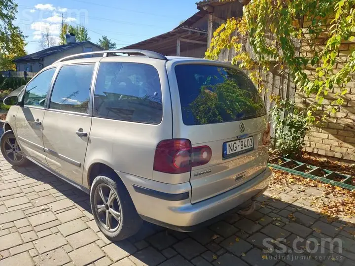 Volkswagen Sharan 2009 photo 2