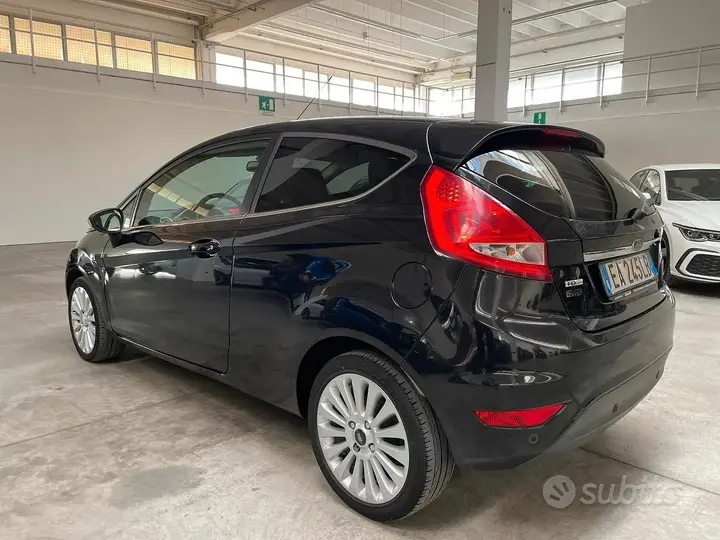 Ford Fiesta 2010 photo 2
