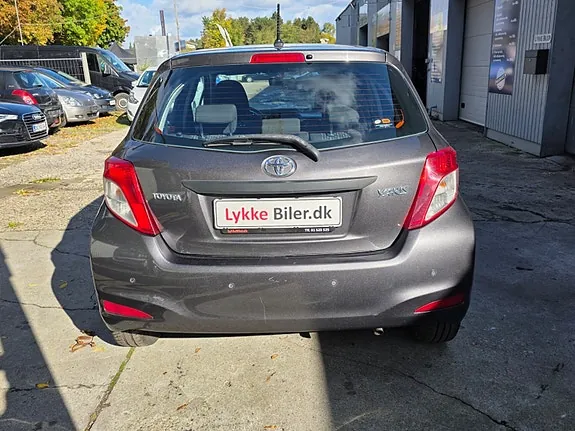 Toyota Yaris 2012 photo 5
