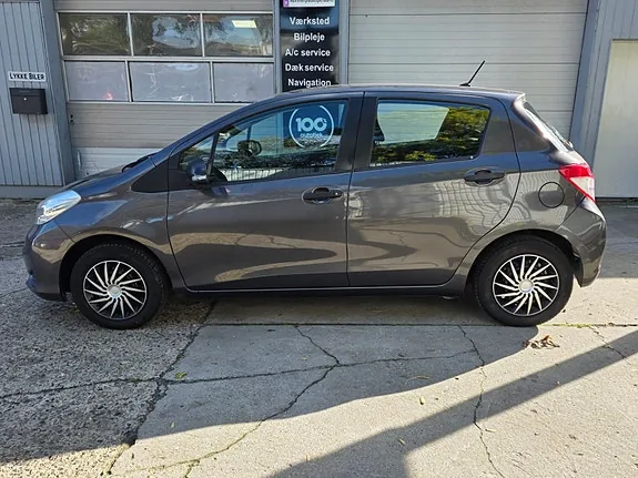 Toyota Yaris 2012 photo 3