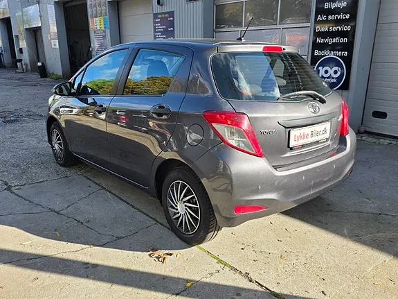 Toyota Yaris 2012 photo 4